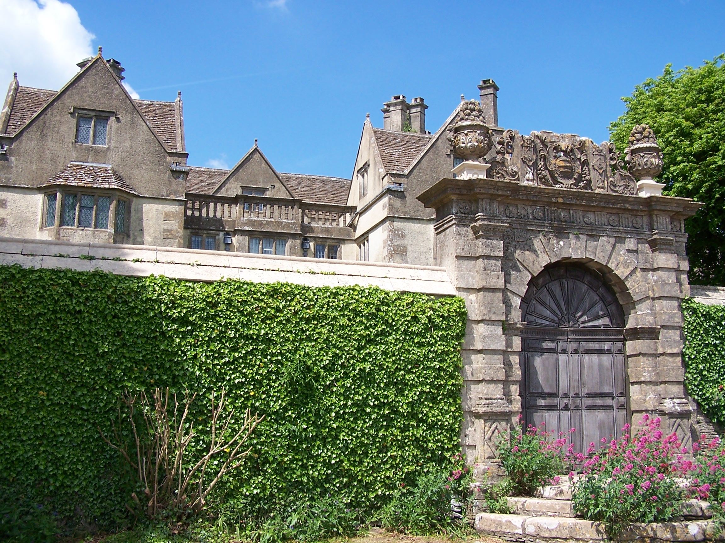 Cold Ashton Manor